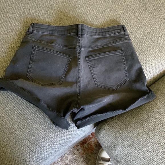Two pair H&M size 12 shorts. - Picture 5 of 7